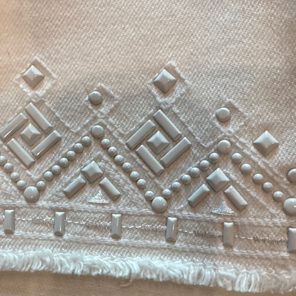 White Embroidered Women's Shorts - Picture 3 of 6